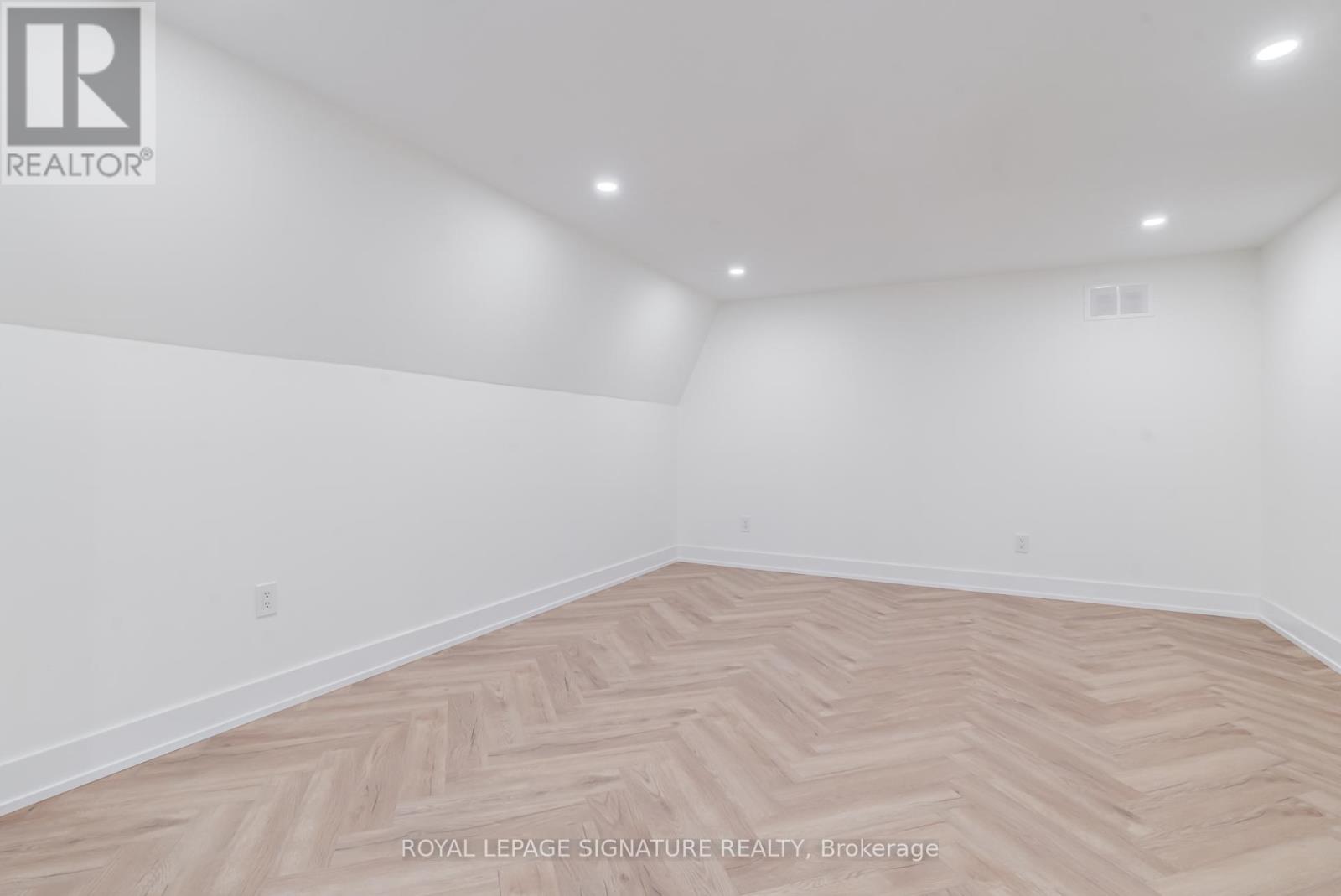 3 - 861 O'connor Drive, Toronto, Ontario  M4B 2S7 - Photo 17 - E12979554