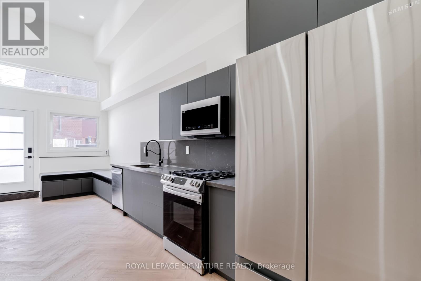 3 - 861 O'connor Drive, Toronto, Ontario  M4B 2S7 - Photo 3 - E12979554