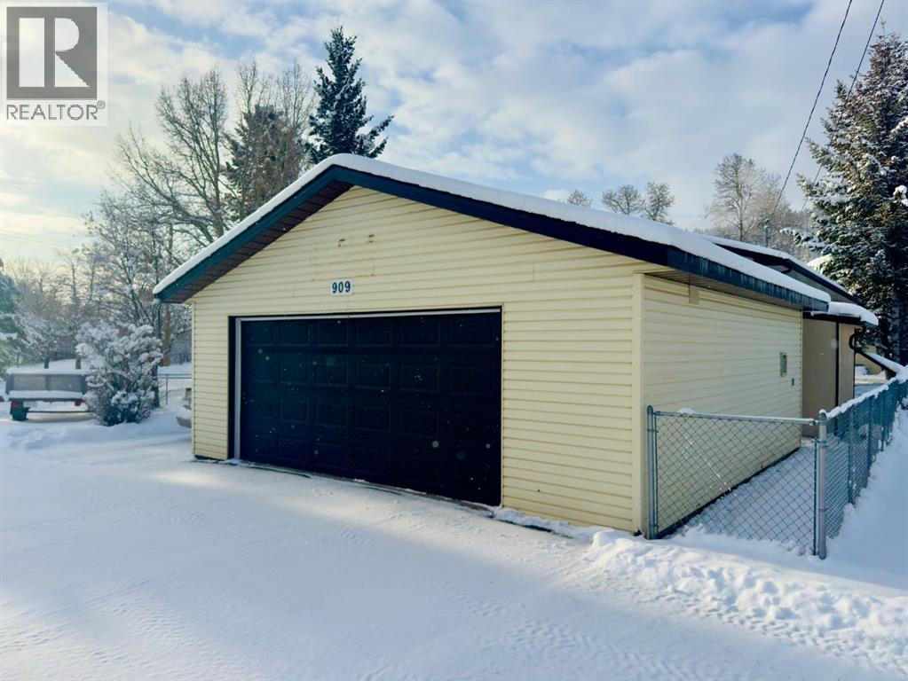 909 230 Street, Hillcrest, Alberta  T0K 1C0 - Photo 6 - A2288060