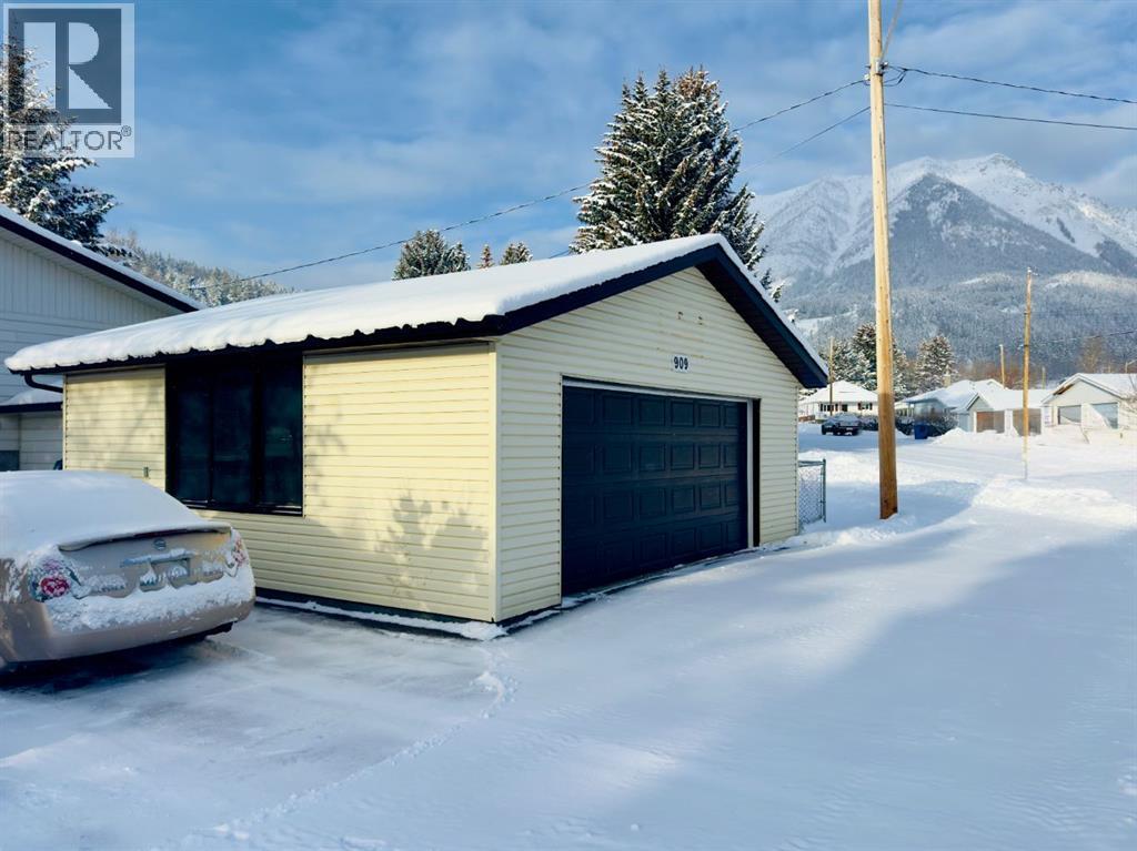 909 230 Street, Hillcrest, Alberta  T0K 1C0 - Photo 8 - A2288060