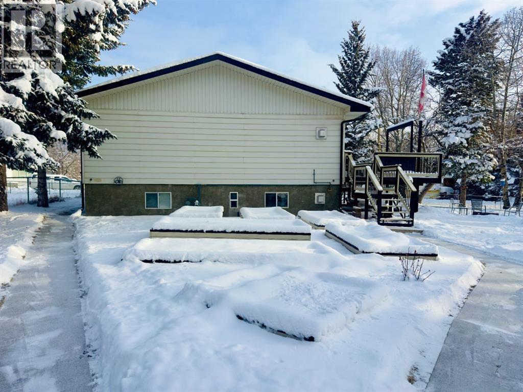 909 230 Street, Hillcrest, Alberta  T0K 1C0 - Photo 3 - A2288060