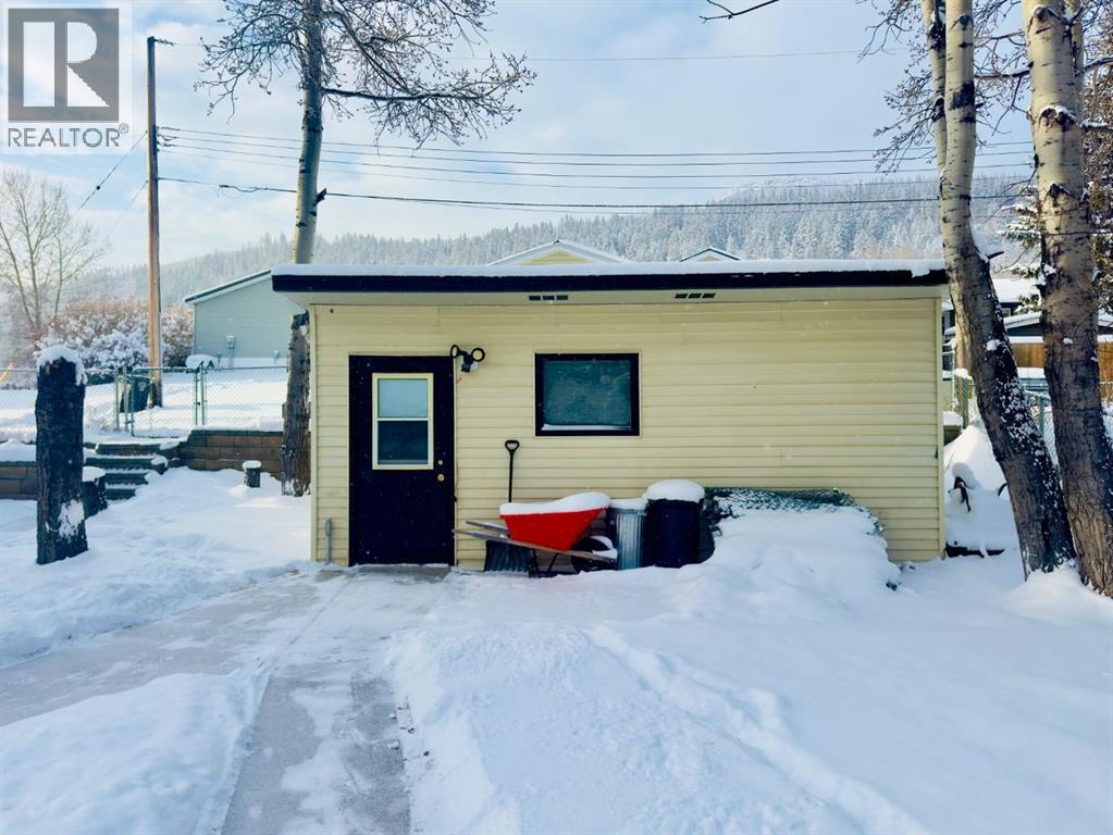 909 230 Street, Hillcrest, Alberta  T0K 1C0 - Photo 4 - A2288060