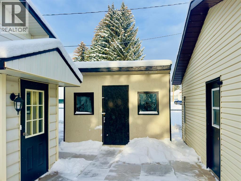 909 230 Street, Hillcrest, Alberta  T0K 1C0 - Photo 10 - A2288060