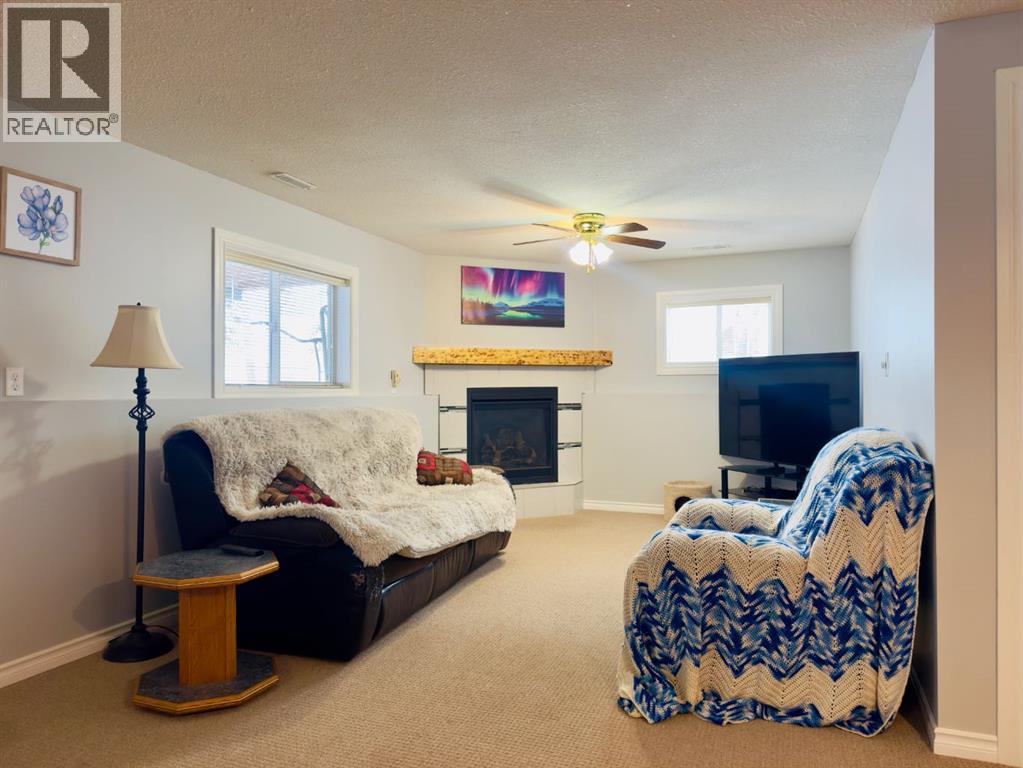 909 230 Street, Hillcrest, Alberta  T0K 1C0 - Photo 32 - A2288060