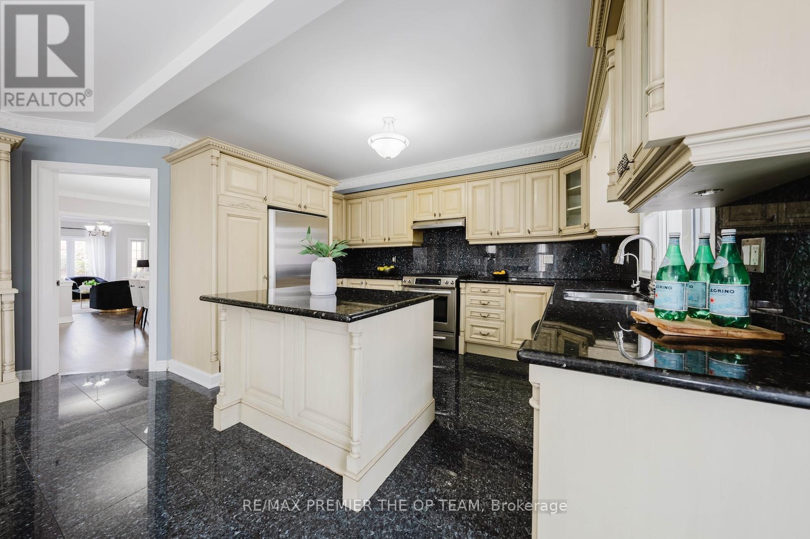 16 St Michele Place, Vaughan, Ontario  L4H 1H3 - Photo 13 - N12979408