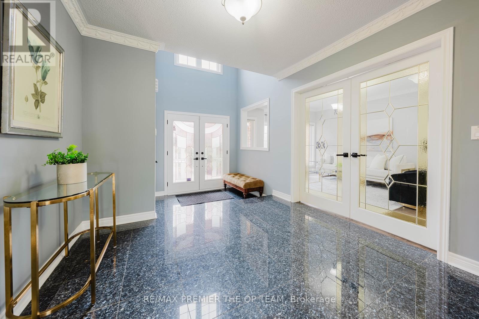 16 St Michele Place, Vaughan, Ontario  L4H 1H3 - Photo 6 - N12979408