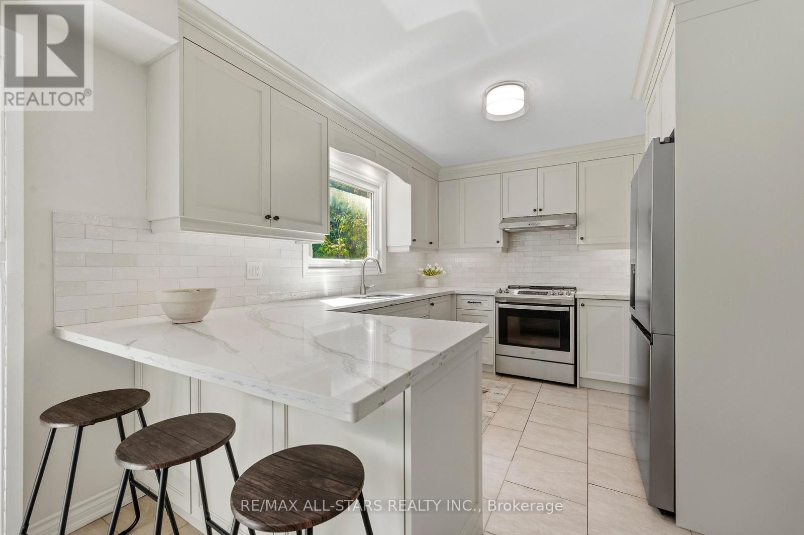 53 Smithy Street, Markham, Ontario  L3P 6M7 - Photo 11 - N12979414