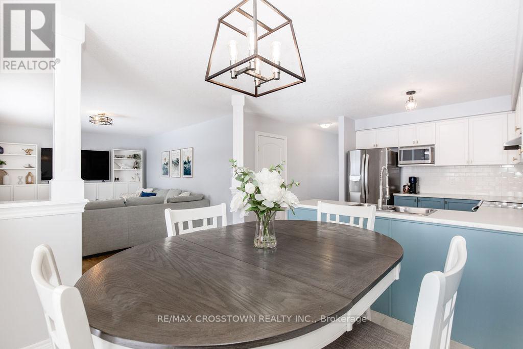 8 Brownley Lane, Essa, Ontario  L0M 1B0 - Photo 10 - N12979456