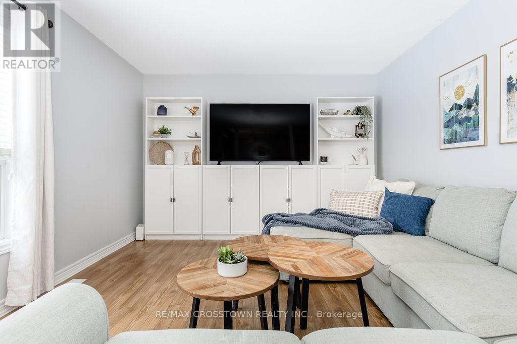 8 Brownley Lane, Essa, Ontario  L0M 1B0 - Photo 12 - N12979456