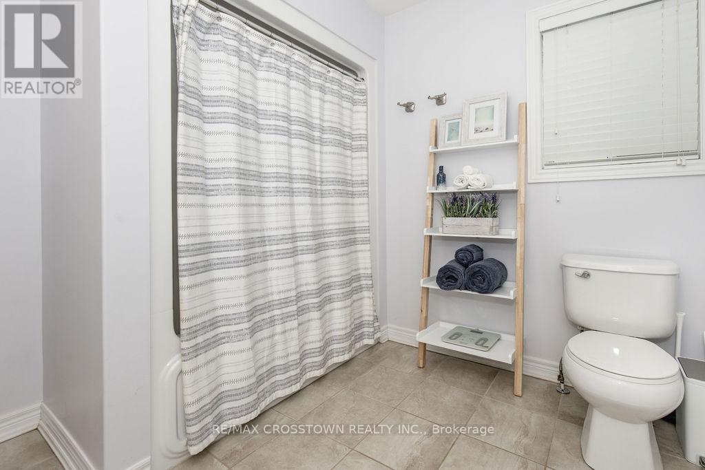 8 Brownley Lane, Essa, Ontario  L0M 1B0 - Photo 22 - N12979456