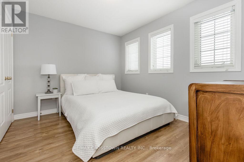 8 Brownley Lane, Essa, Ontario  L0M 1B0 - Photo 23 - N12979456