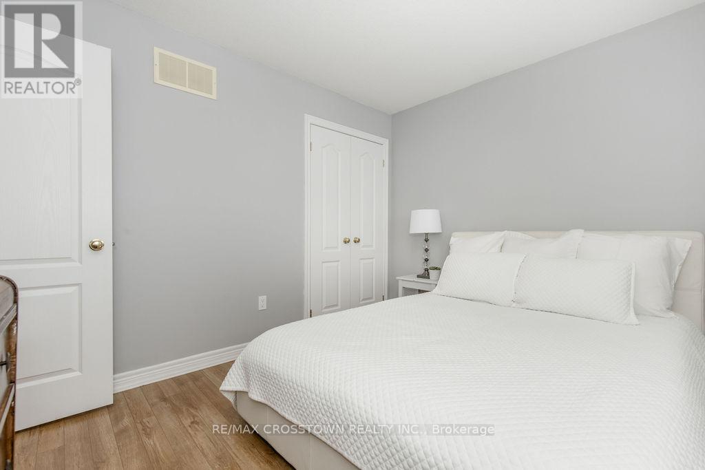 8 Brownley Lane, Essa, Ontario  L0M 1B0 - Photo 24 - N12979456