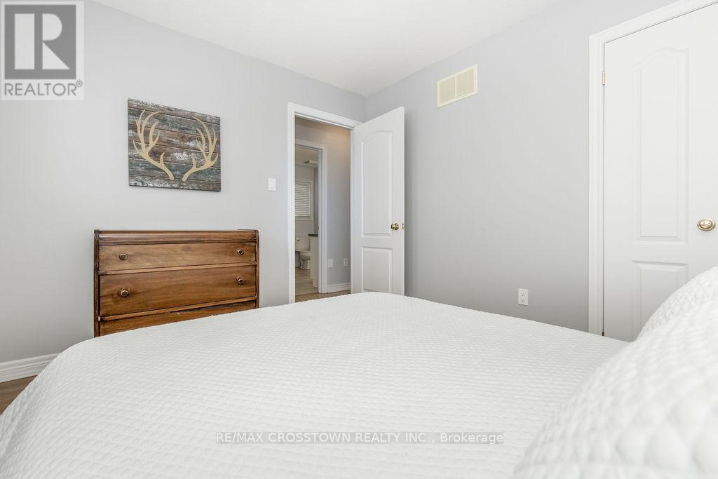 8 Brownley Lane, Essa, Ontario  L0M 1B0 - Photo 25 - N12979456