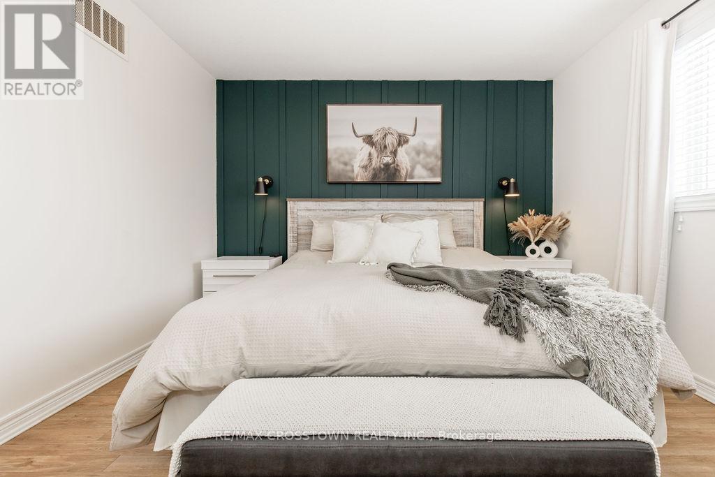 8 Brownley Lane, Essa, Ontario  L0M 1B0 - Photo 29 - N12979456