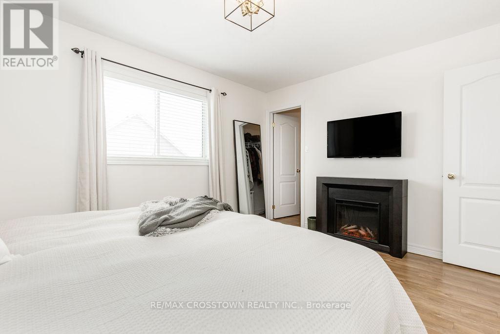 8 Brownley Lane, Essa, Ontario  L0M 1B0 - Photo 33 - N12979456