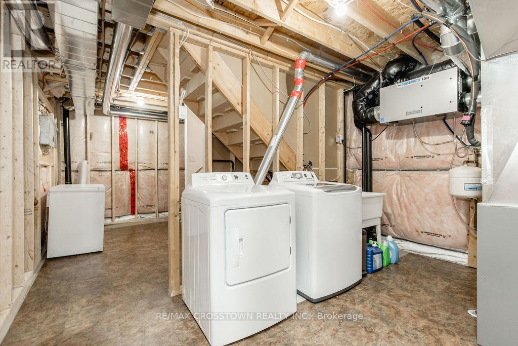 8 Brownley Lane, Essa, Ontario  L0M 1B0 - Photo 37 - N12979456