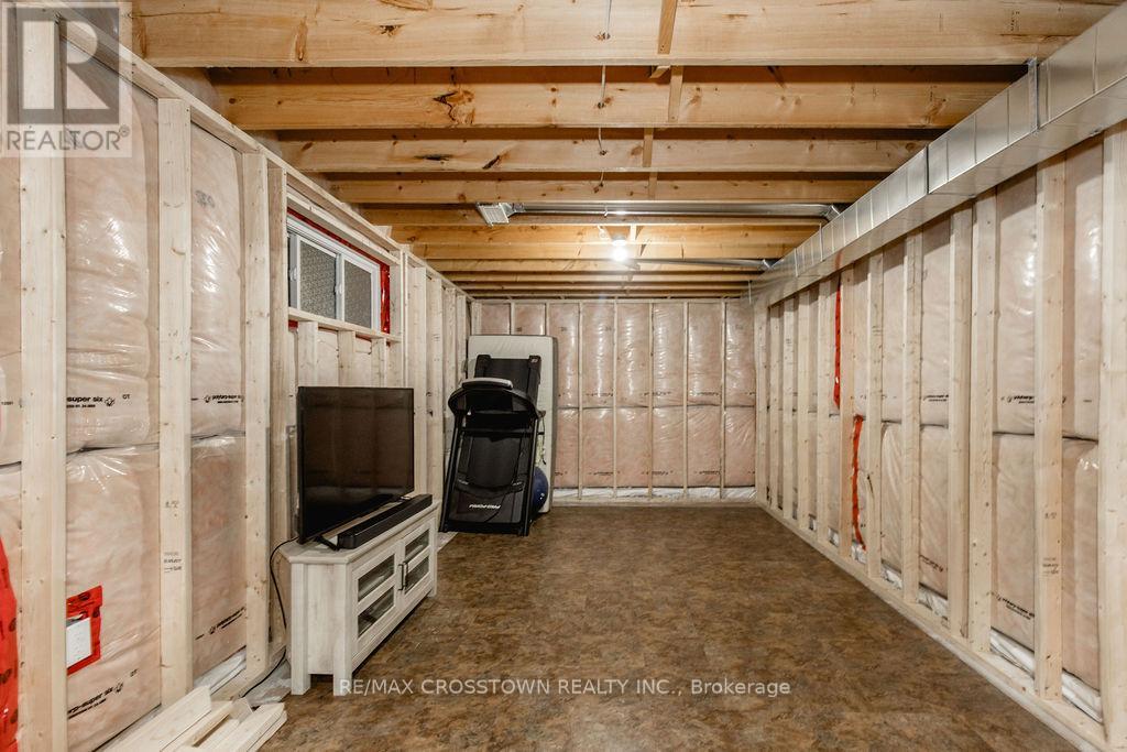 8 Brownley Lane, Essa, Ontario  L0M 1B0 - Photo 38 - N12979456