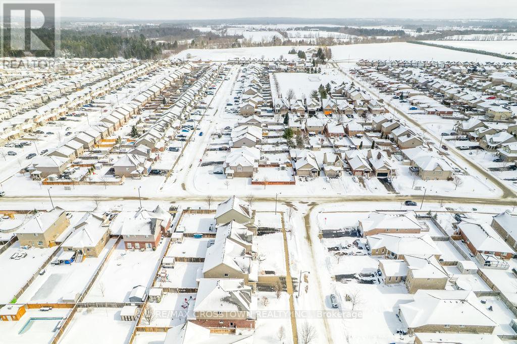 8 Brownley Lane, Essa, Ontario  L0M 1B0 - Photo 47 - N12979456