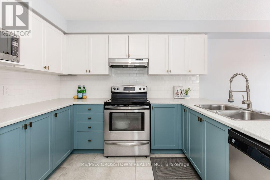 8 Brownley Lane, Essa, Ontario  L0M 1B0 - Photo 6 - N12979456