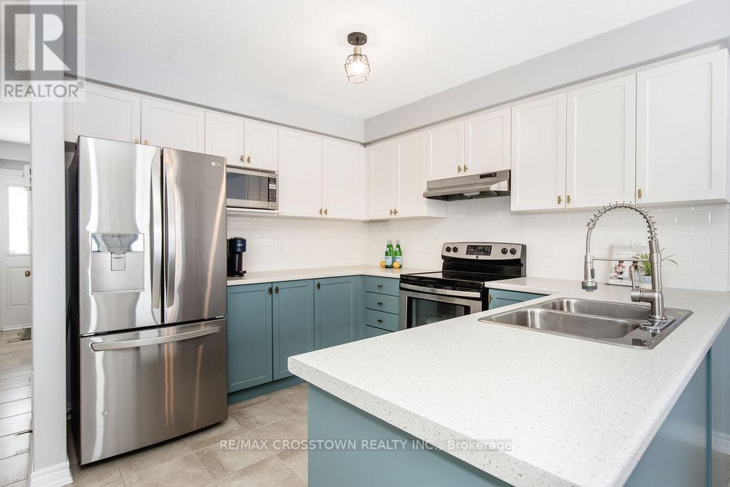 8 Brownley Lane, Essa, Ontario  L0M 1B0 - Photo 7 - N12979456