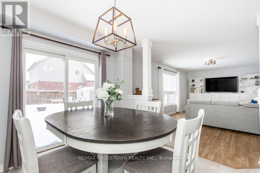 8 Brownley Lane, Essa, Ontario  L0M 1B0 - Photo 9 - N12979456