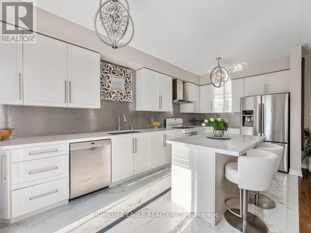 280 Fred Hagan Court, Newmarket, Ontario  L3Y 8K6 - Photo 4 - N12979502