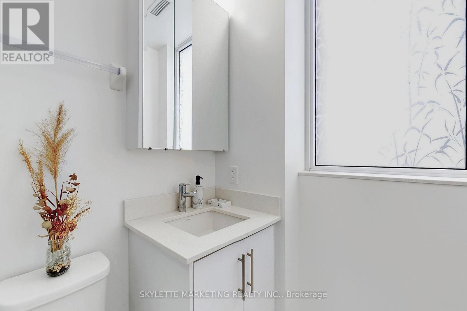 410 - 75 Oneida Crescent, Richmond Hill, Ontario  L4B 0H3 - Photo 24 - N12979528