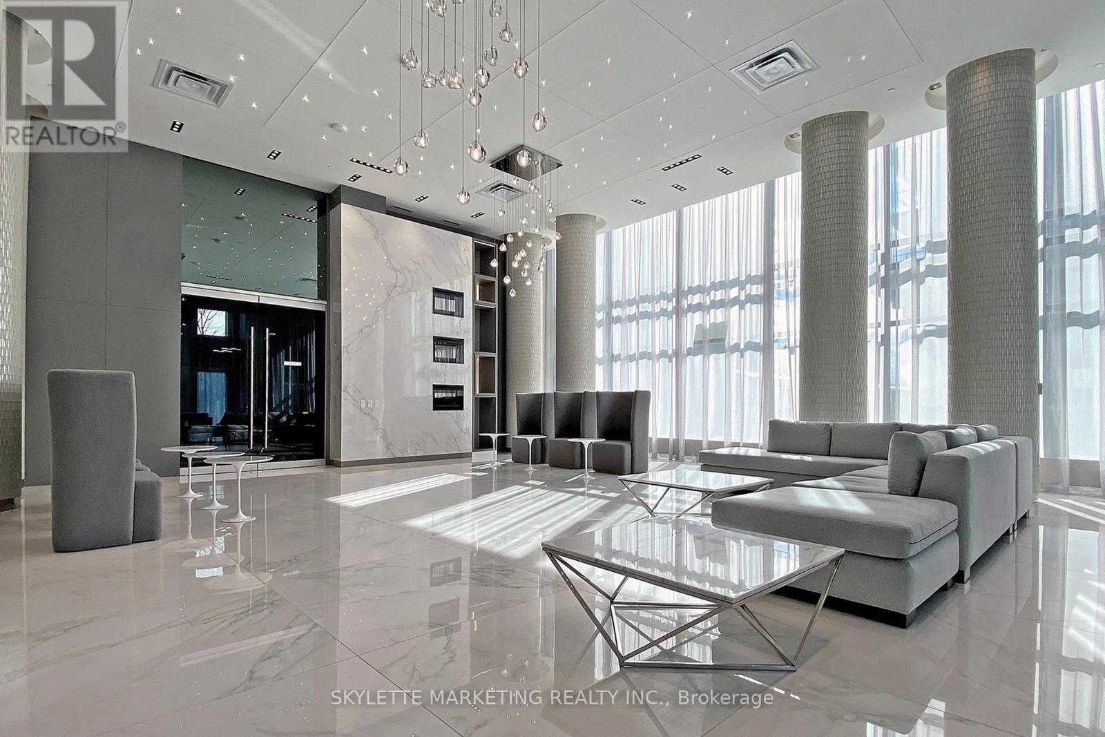 410 - 75 Oneida Crescent, Richmond Hill, Ontario  L4B 0H3 - Photo 3 - N12979528