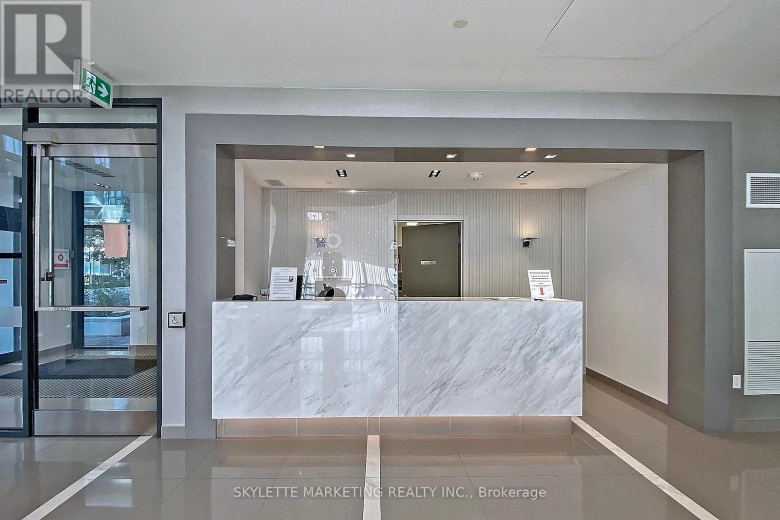 410 - 75 Oneida Crescent, Richmond Hill, Ontario  L4B 0H3 - Photo 5 - N12979528