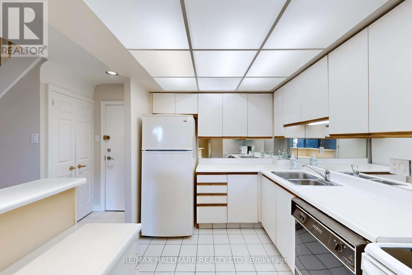 316 - 16 Elgin Street, Markham, Ontario  L3T 4T4 - Photo 4 - N12979548