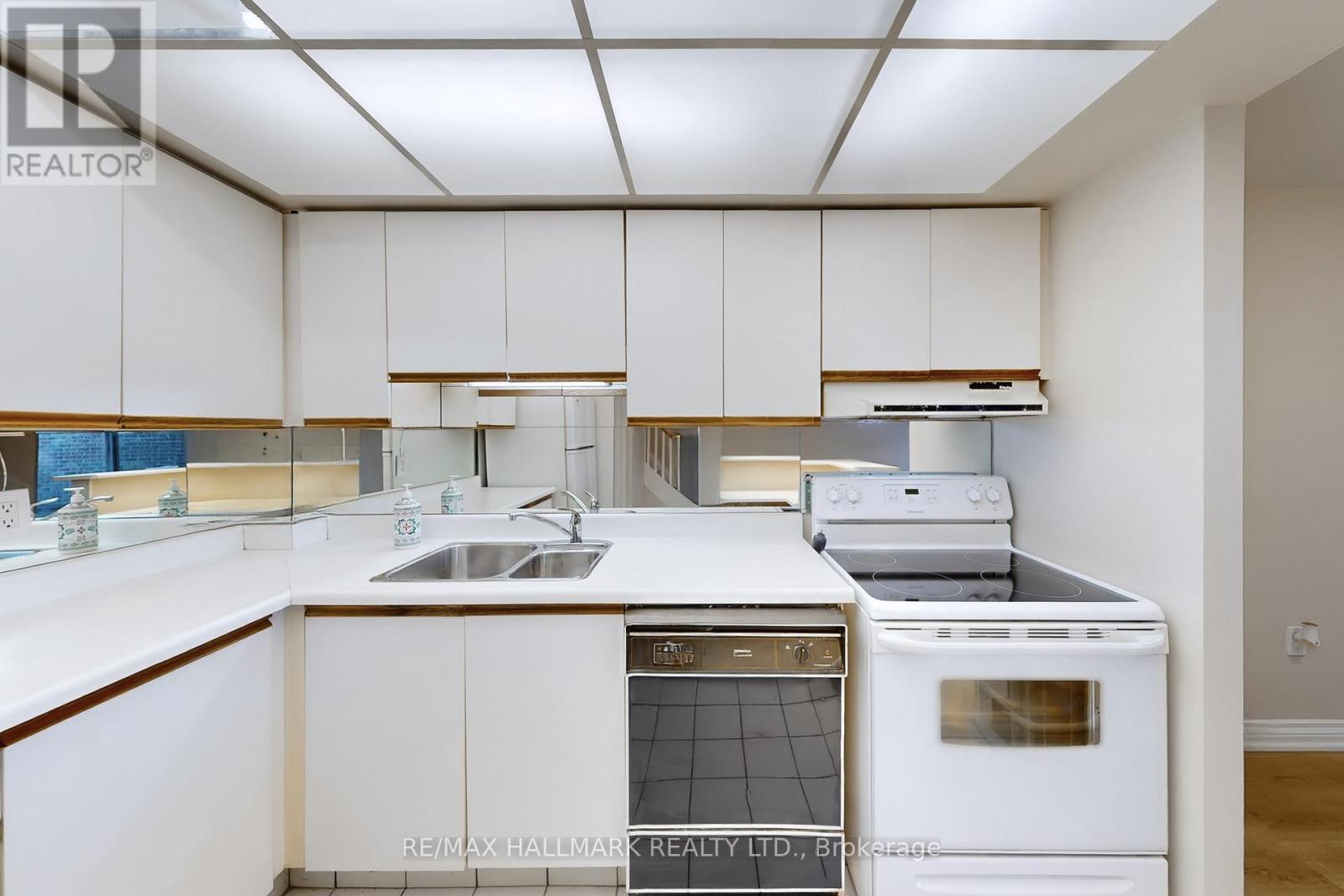 316 - 16 Elgin Street, Markham, Ontario  L3T 4T4 - Photo 5 - N12979548