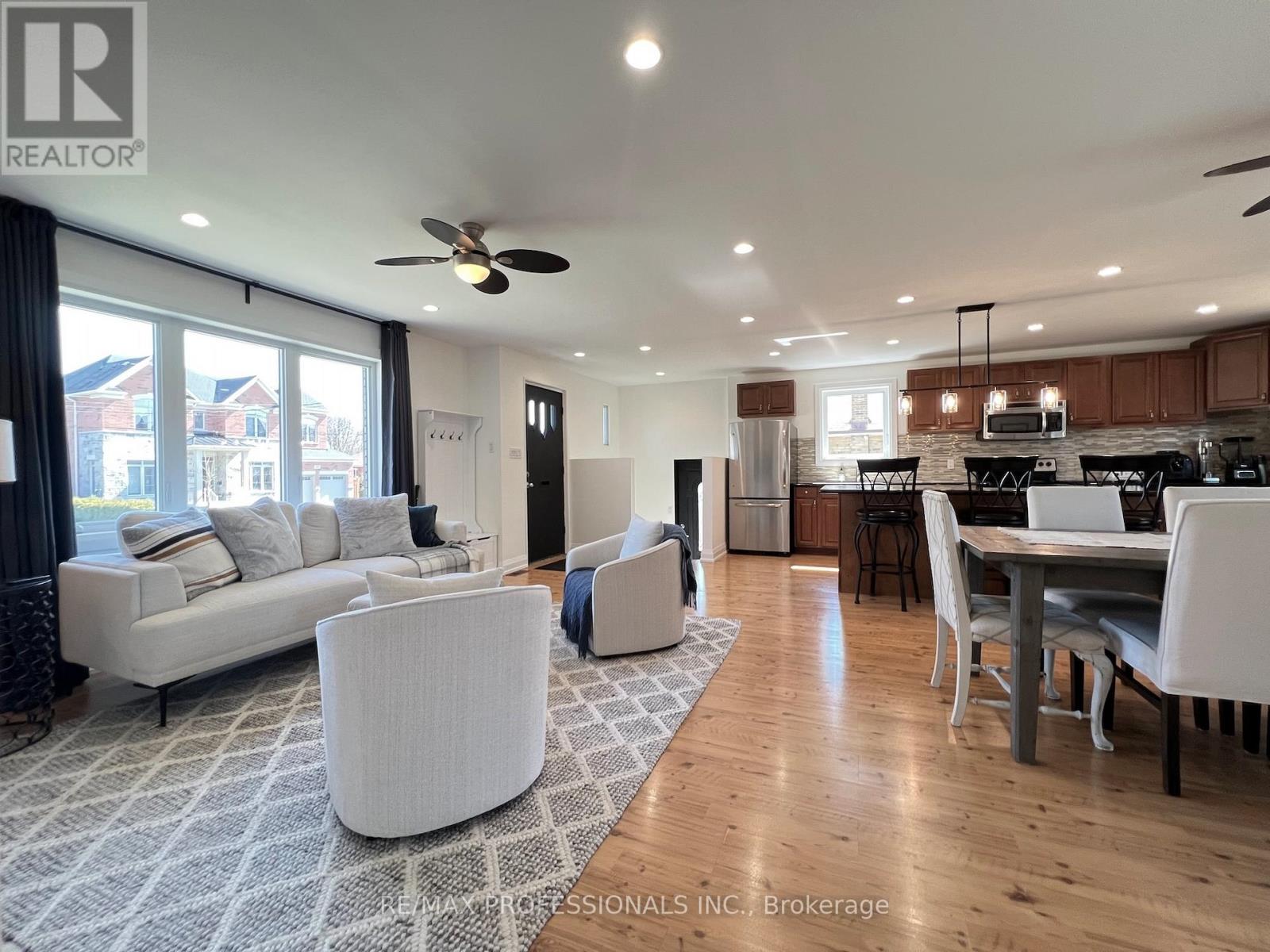 2504 Donnavale Drive, Mississauga, Ontario  L5A 2N1 - Photo 4 - W12974148