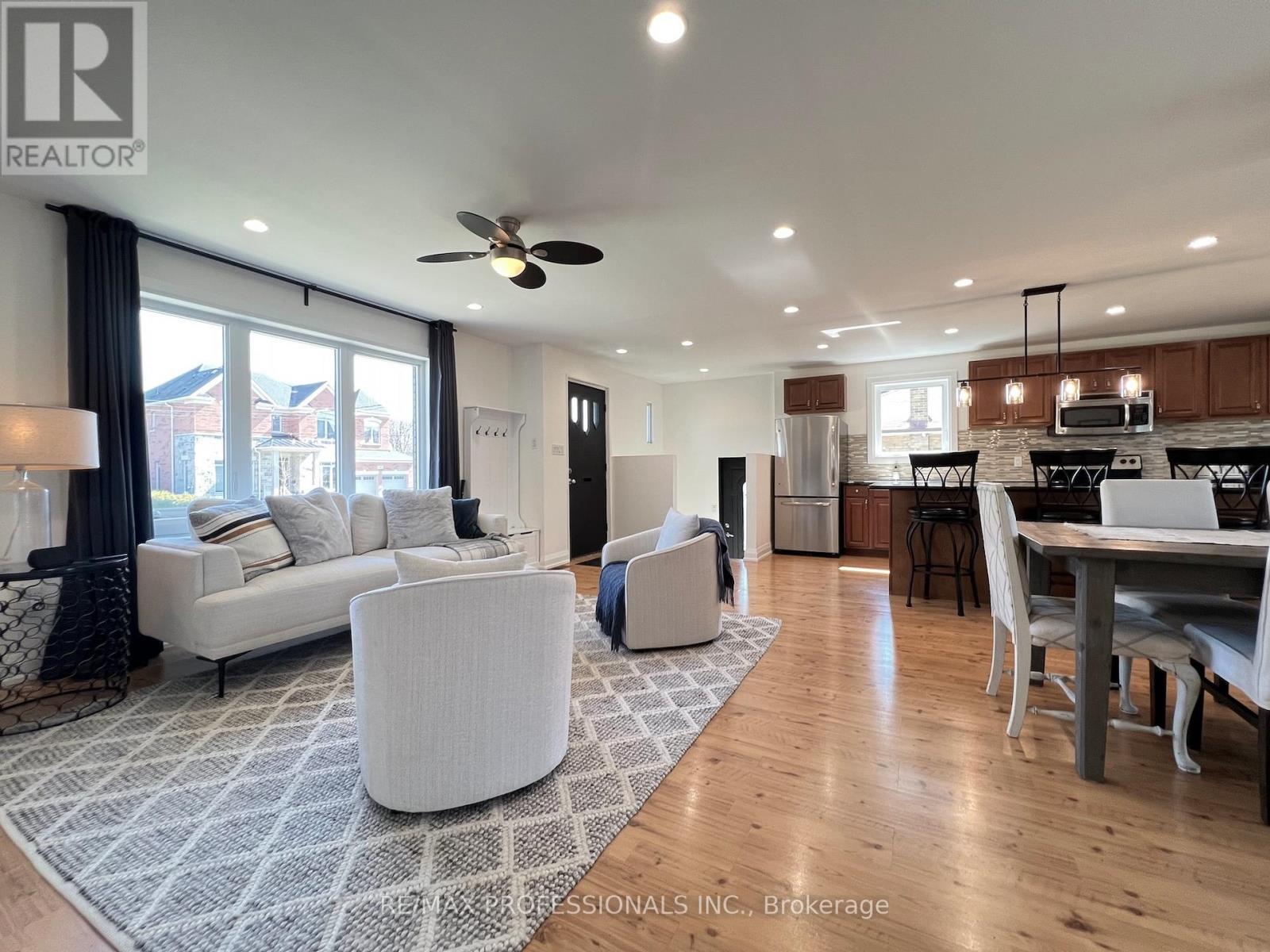 2504 Donnavale Drive, Mississauga, Ontario  L5A 2N1 - Photo 5 - W12974148