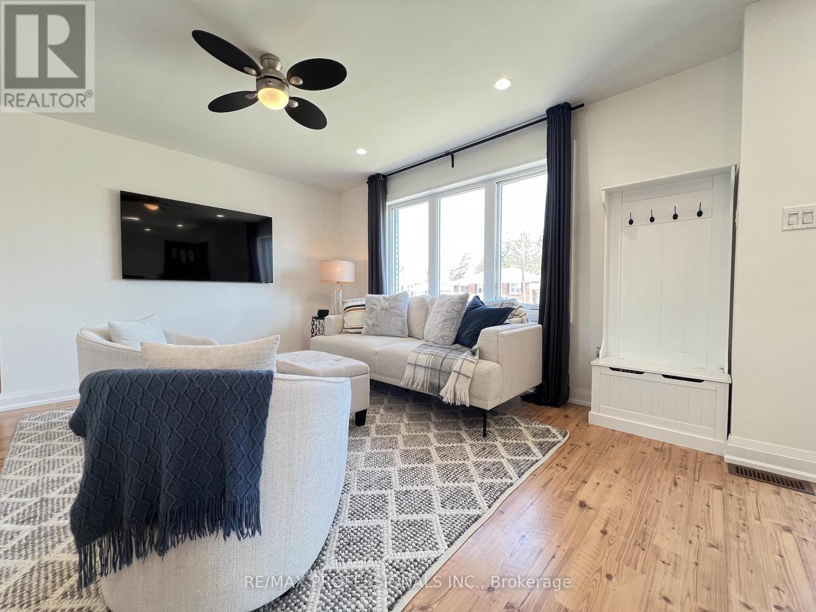 2504 Donnavale Drive, Mississauga, Ontario  L5A 2N1 - Photo 7 - W12974148