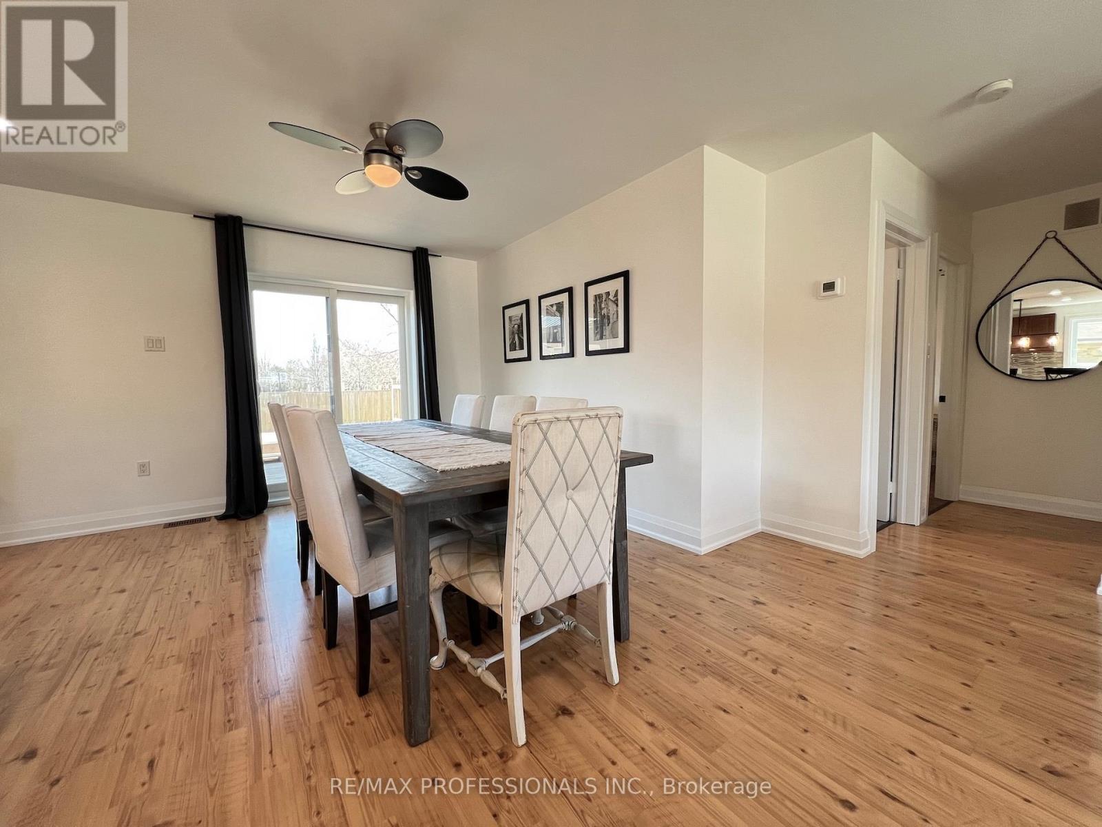 2504 Donnavale Drive, Mississauga, Ontario  L5A 2N1 - Photo 9 - W12974148