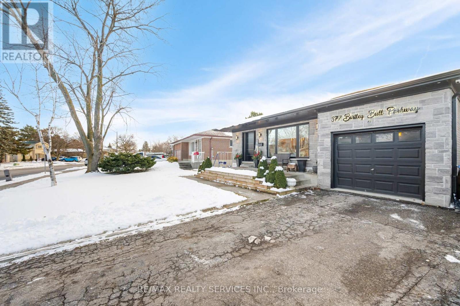 377 Bartley Bull Parkway, Brampton, Ontario  L6W 2M1 - Photo 11 - W12978450