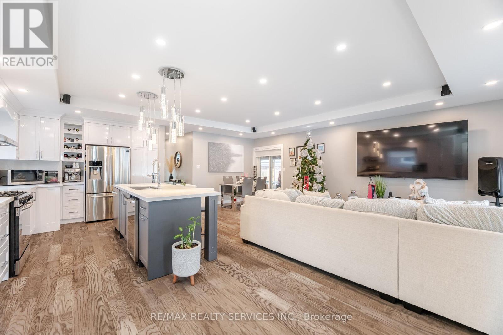 377 Bartley Bull Parkway, Brampton, Ontario  L6W 2M1 - Photo 9 - W12978450