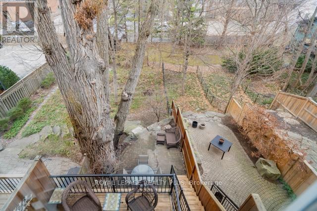 83 Kerr Street, Oakville, Ontario  L6K 3A2 - Photo 13 - W12979384