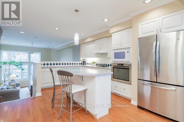 83 Kerr Street, Oakville, Ontario  L6K 3A2 - Photo 15 - W12979384