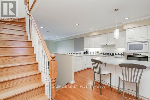 83 Kerr Street, Oakville, Ontario  L6K 3A2 - Photo 23 - W12979384