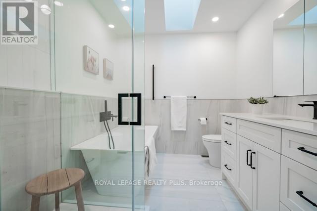 83 Kerr Street, Oakville, Ontario  L6K 3A2 - Photo 29 - W12979384