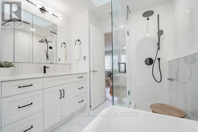 83 Kerr Street, Oakville, Ontario  L6K 3A2 - Photo 31 - W12979384