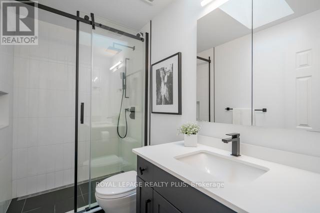 83 Kerr Street, Oakville, Ontario  L6K 3A2 - Photo 36 - W12979384