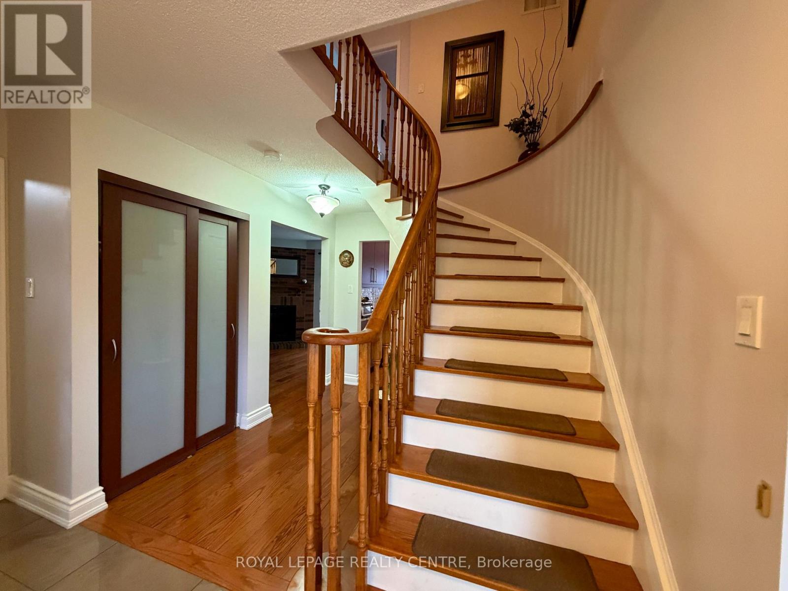 3026 Dalehurst Drive, Mississauga, Ontario  L5N 6M8 - Photo 2 - W12979396