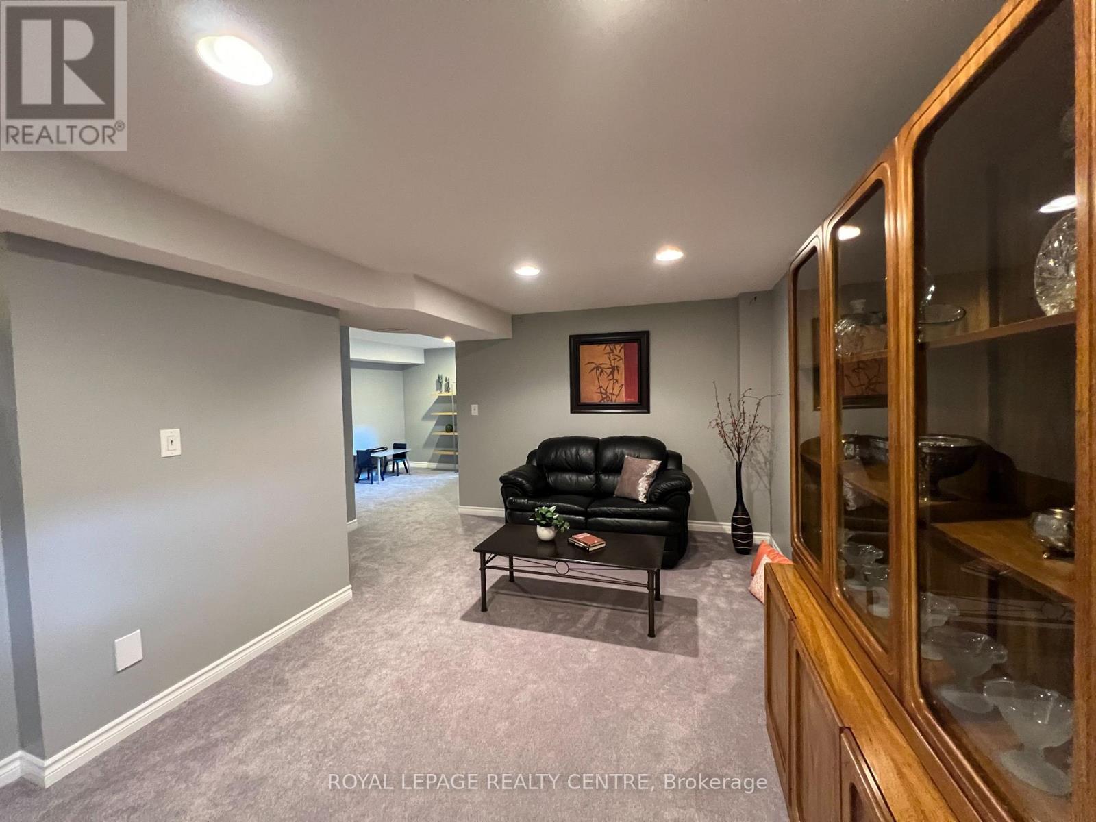 3026 Dalehurst Drive, Mississauga, Ontario  L5N 6M8 - Photo 4 - W12979396