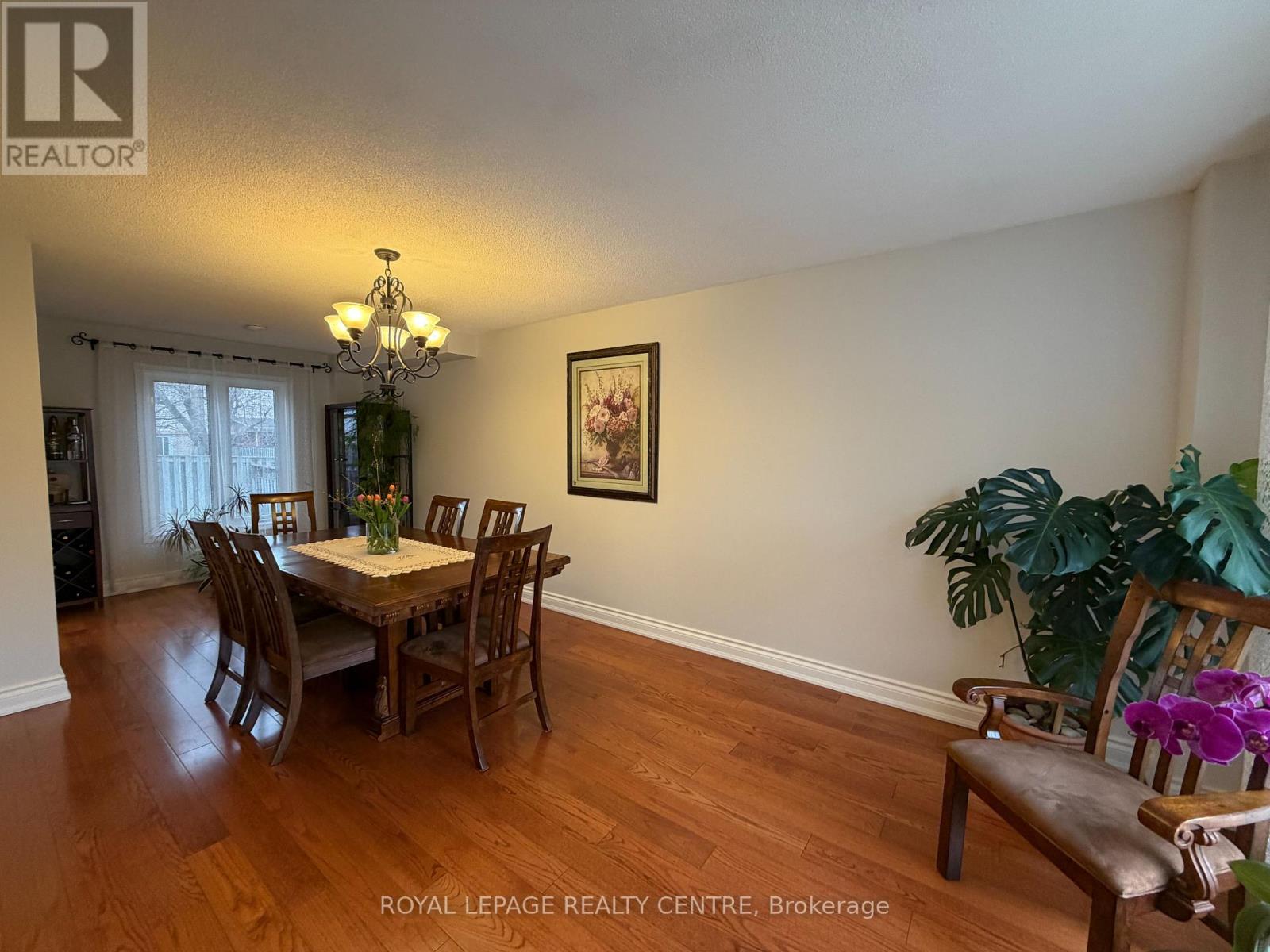 3026 Dalehurst Drive, Mississauga, Ontario  L5N 6M8 - Photo 5 - W12979396