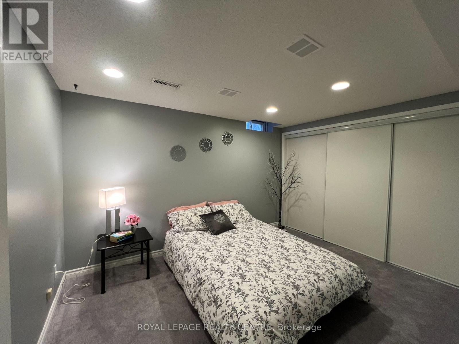 3026 Dalehurst Drive, Mississauga, Ontario  L5N 6M8 - Photo 7 - W12979396