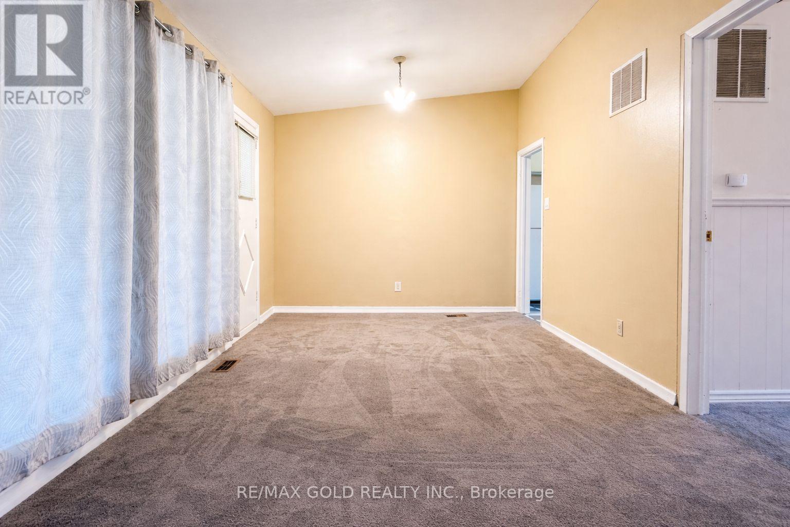 7681 Redstone Road, Mississauga, Ontario  L4T 2B7 - Photo 6 - W12979418