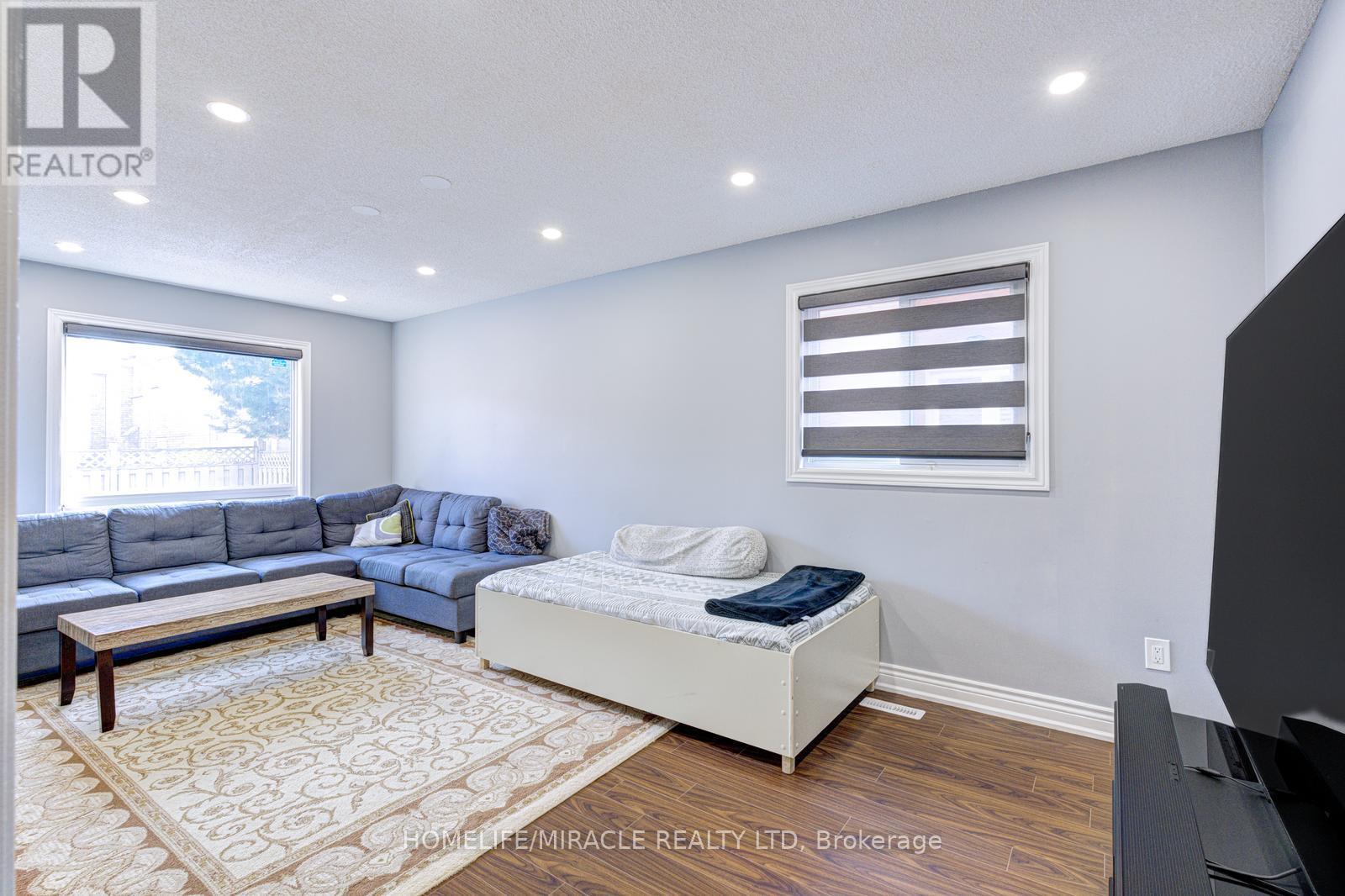 32 Pennsylvania Avenue, Brampton, Ontario  L6Y 4N7 - Photo 11 - W12979420