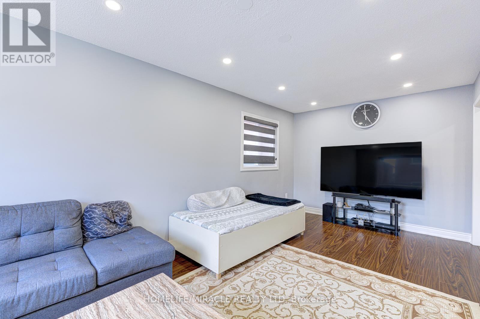 32 Pennsylvania Avenue, Brampton, Ontario  L6Y 4N7 - Photo 13 - W12979420